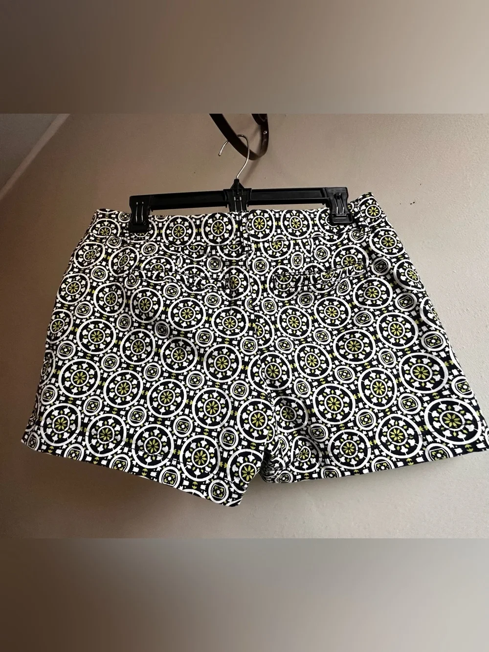 crown & ivy Olive and Black Patterned High-Waist Women's Shorts 98%cotton